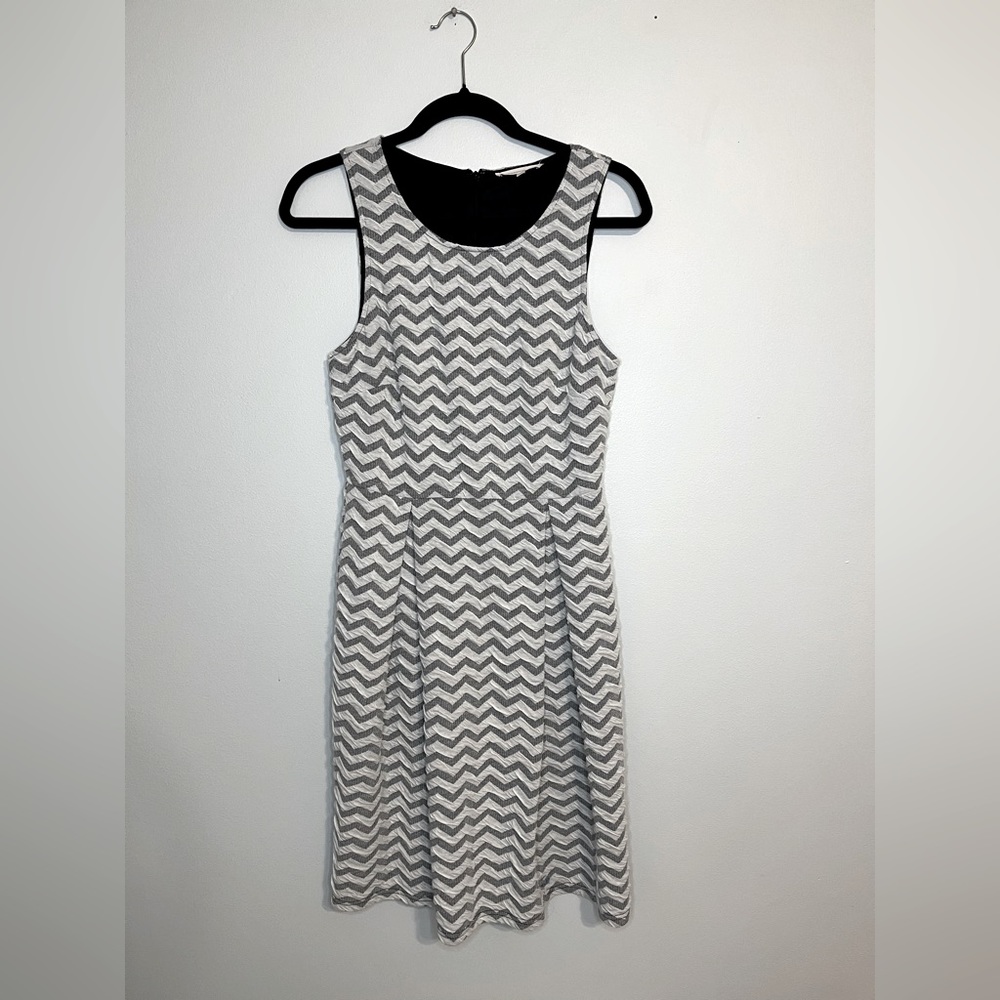 41 Hawthorn Monochrome Chevron Midi Dress